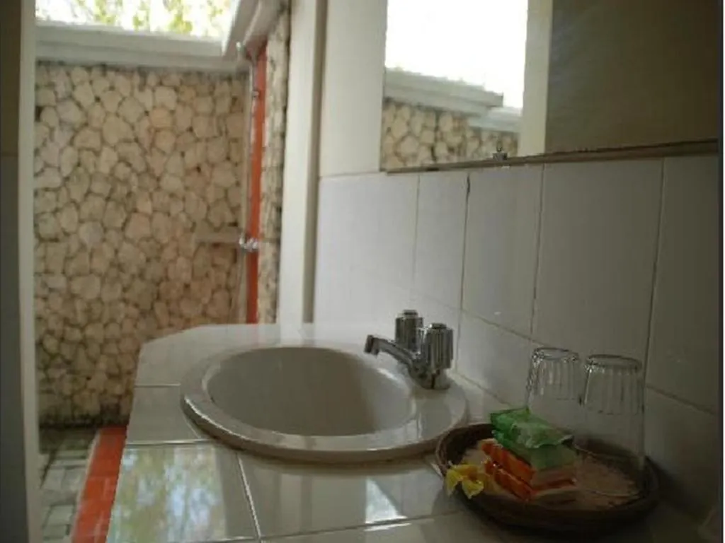 Udayana Kingfisher Eco Lodge Джимбаран Индонезия